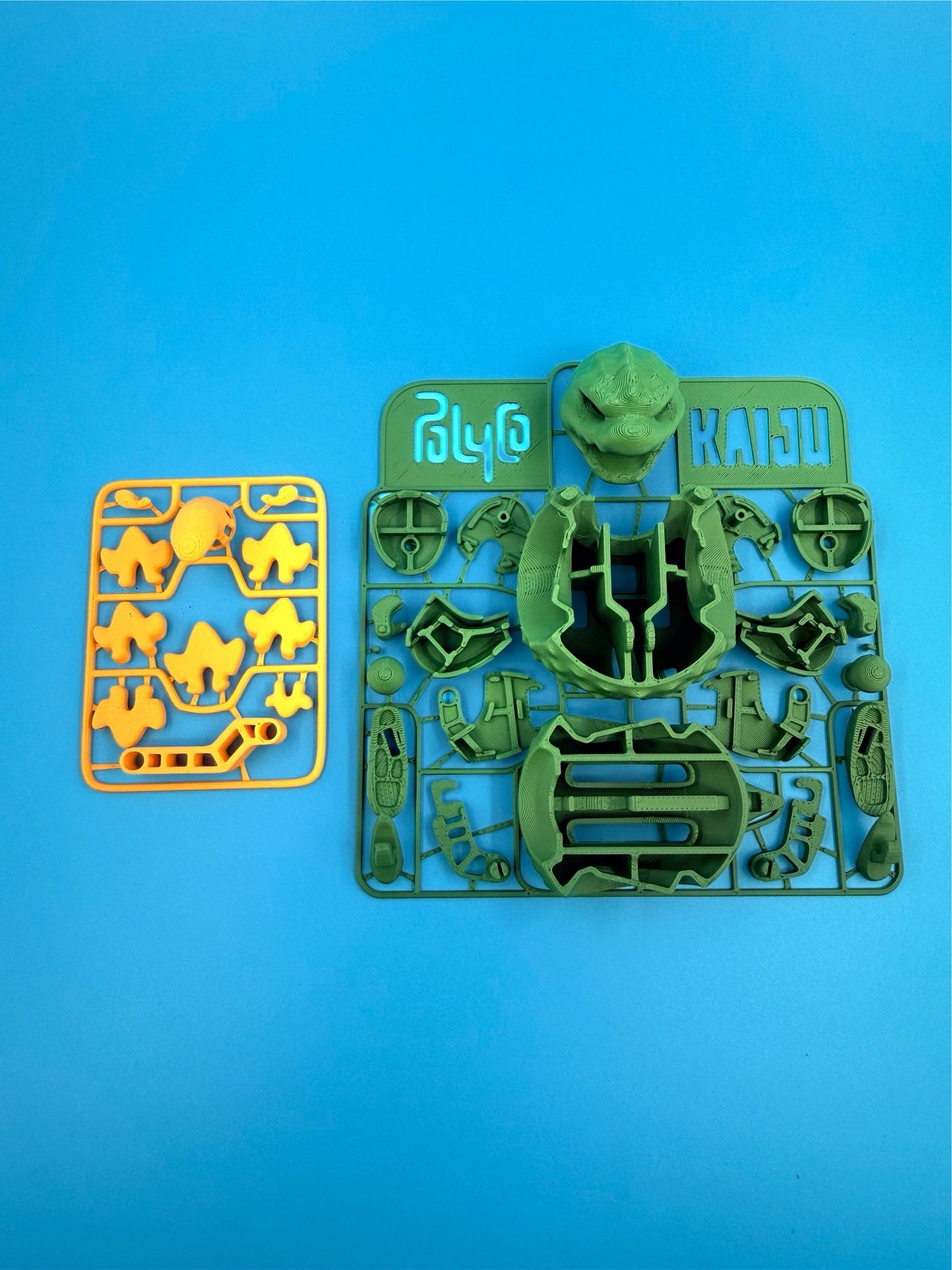 Kaiju model kit keychain_green